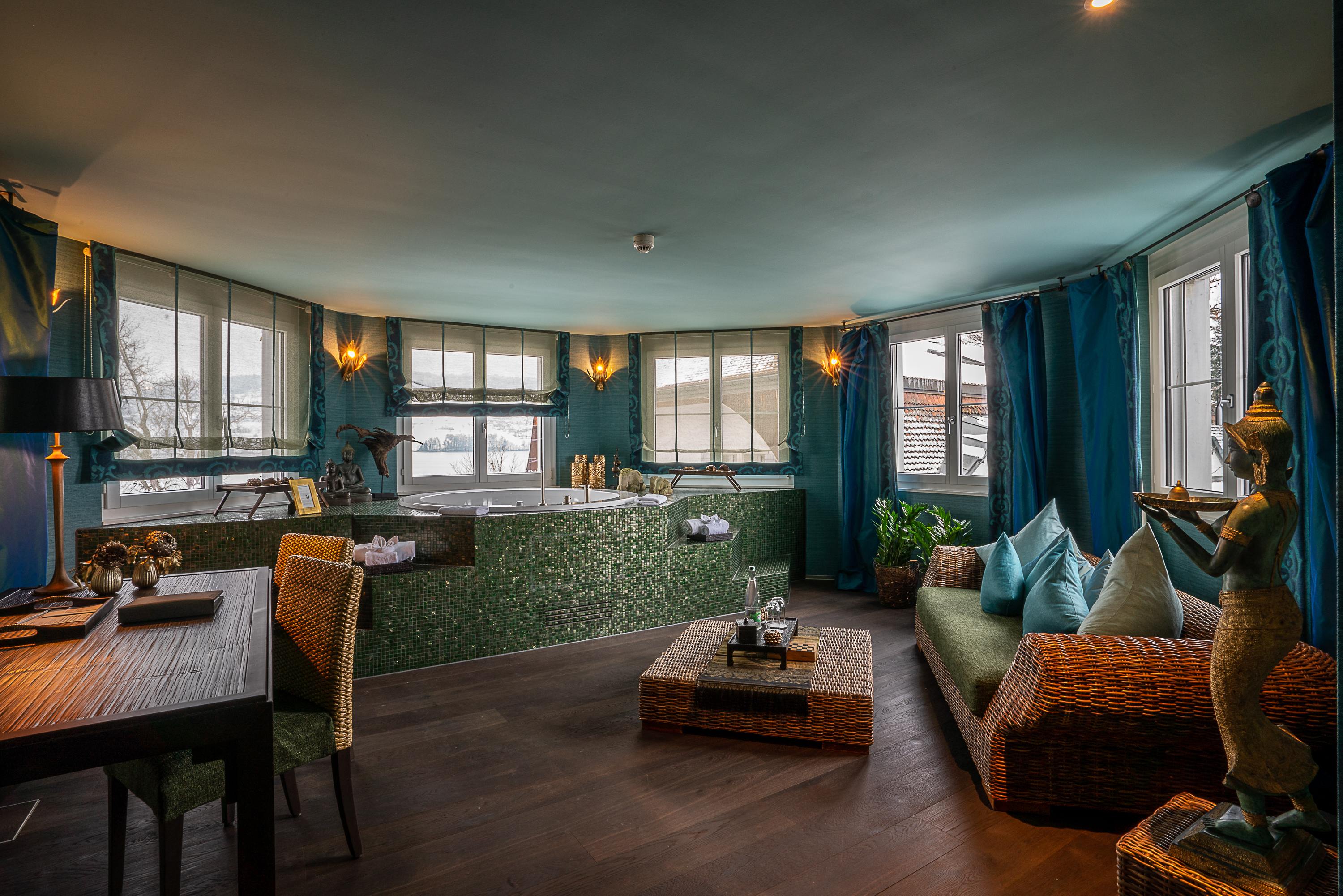 Whirlpool, Hotelzimmer, Zimmerkategorie Elements Thai Suite, Seerose Resort & Spa Meisterschwanden