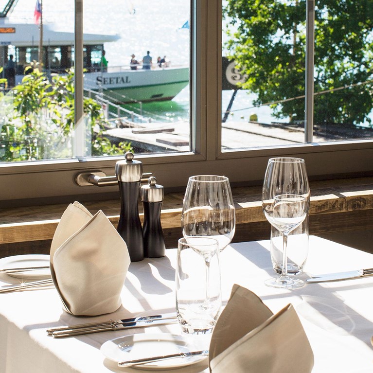 Das Restaurant Seerose in Meisterschwanden, stilvolles Ambiente mit Blick auf den Hallwilersee