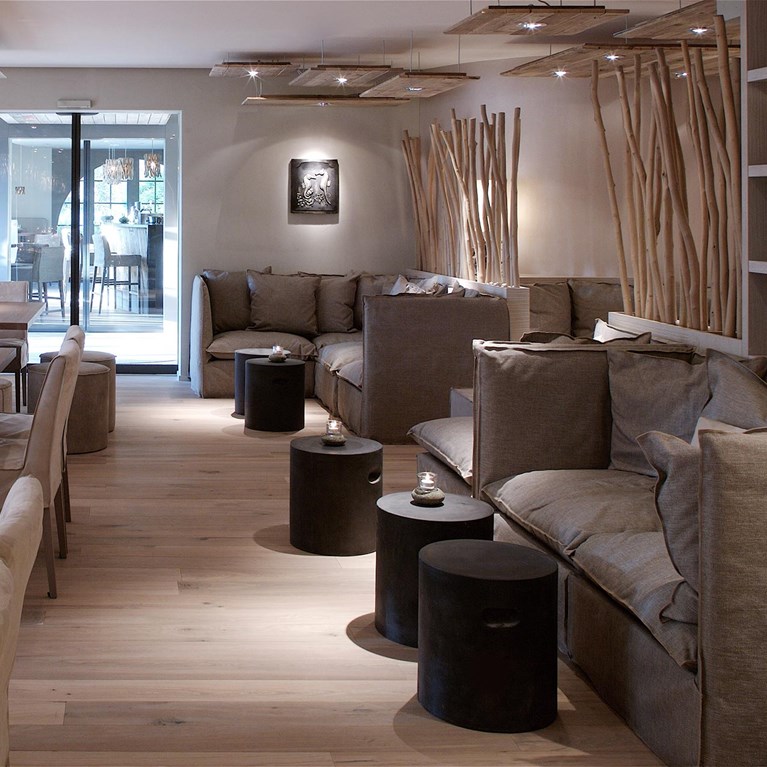 Seerose Bar & Lounge edles Design im natural chic am Hallwilersee
