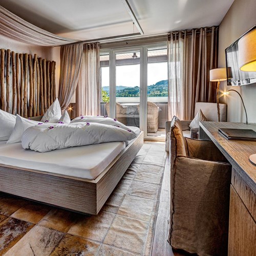 seerose-resort-and-spa-meisterschwanden_rooms_classic_lake_13.jpg